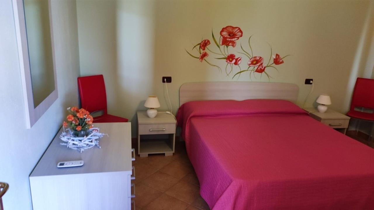 Casa L'Ulivariu Affittacamere San Teodoro  Exterior foto